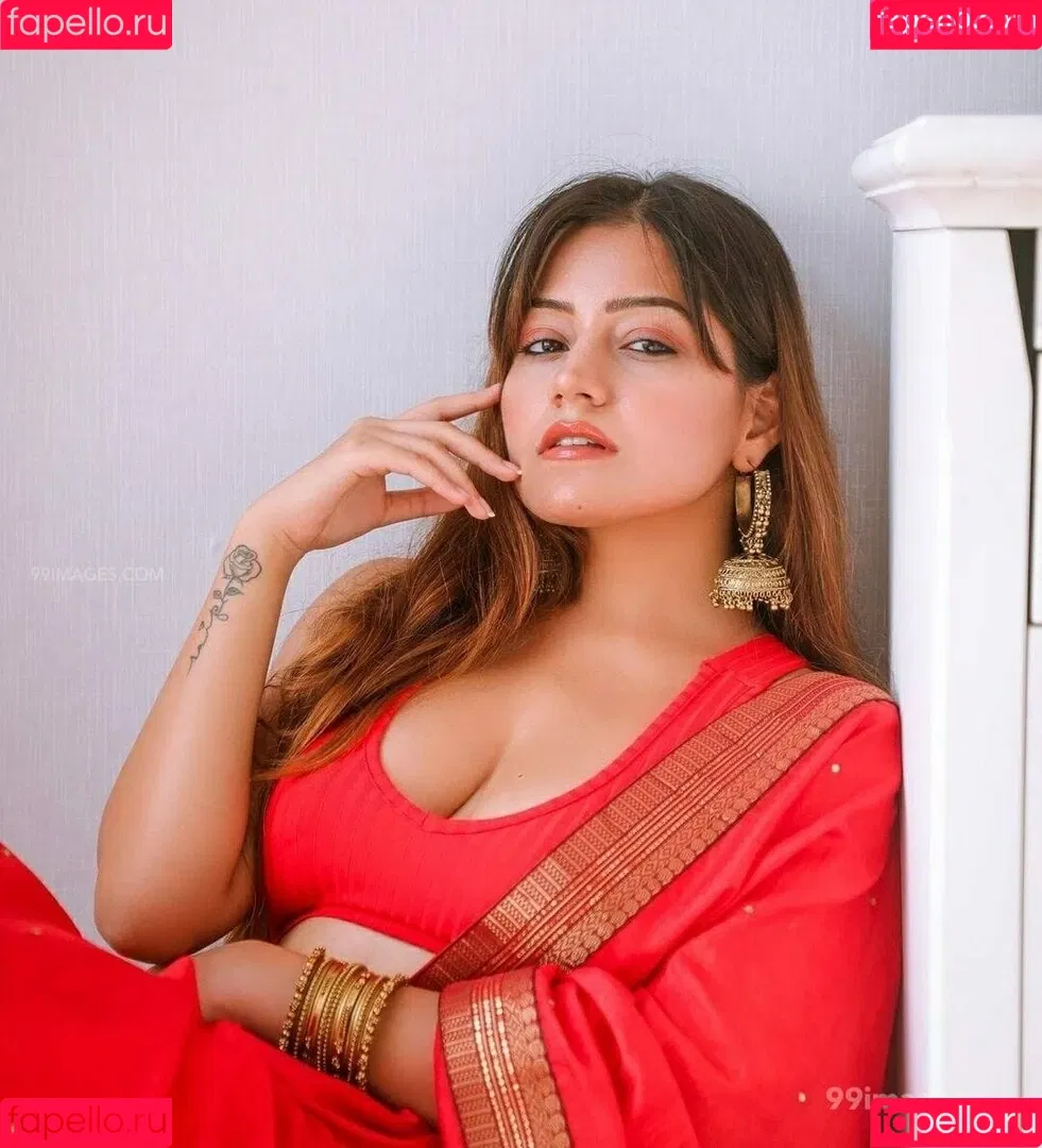 Simran Kaur Hundal Onlyfans Photo Gallery 