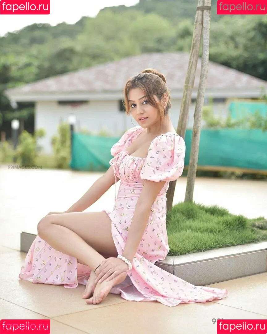 Simran Kaur Hundal Onlyfans Photo Gallery 