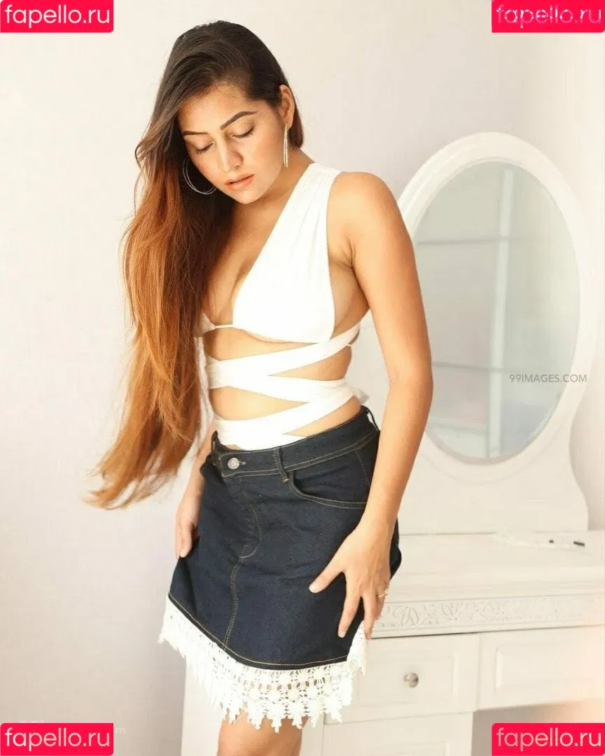 Simran Kaur Hundal Onlyfans Photo Gallery 