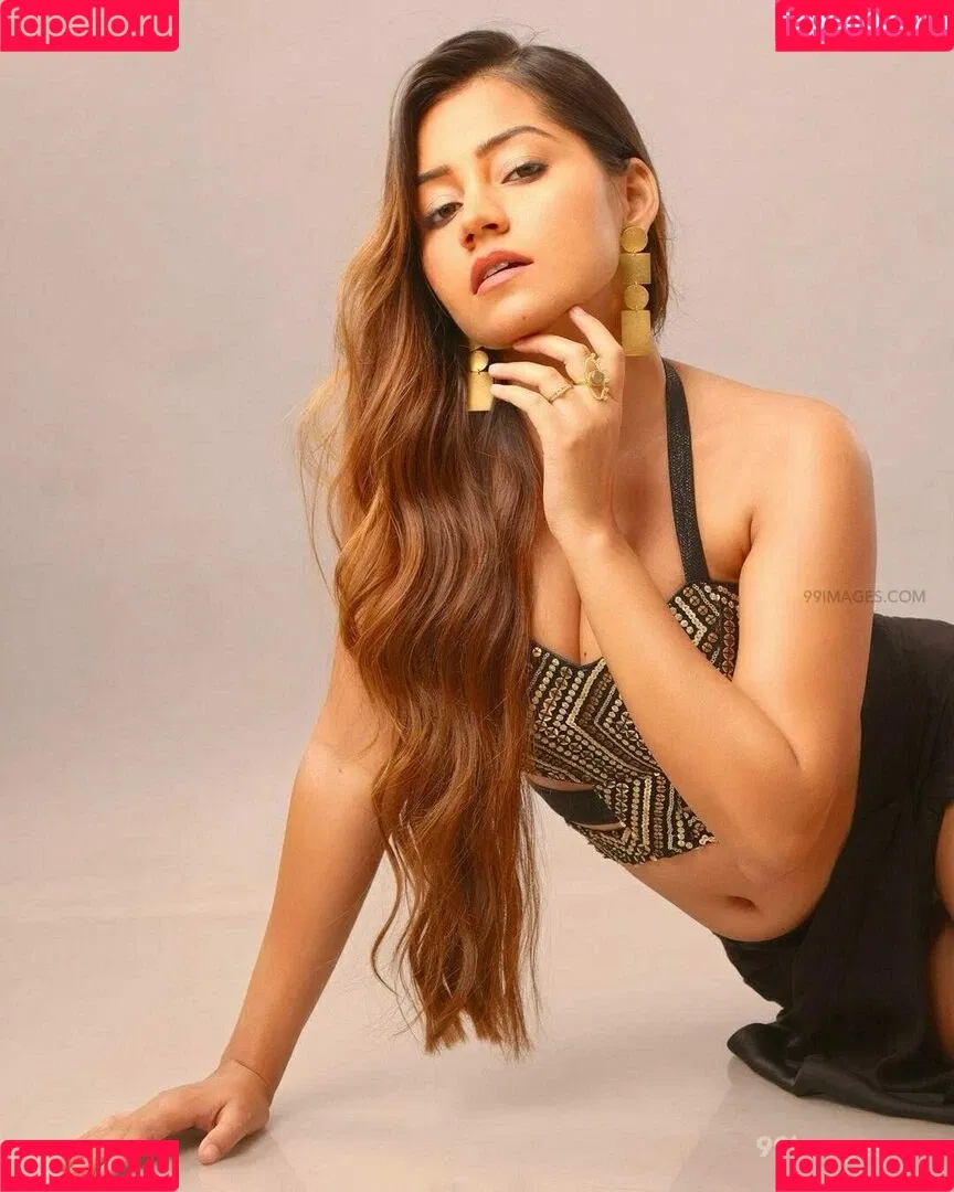 Simran Kaur Hundal Onlyfans Photo Gallery 