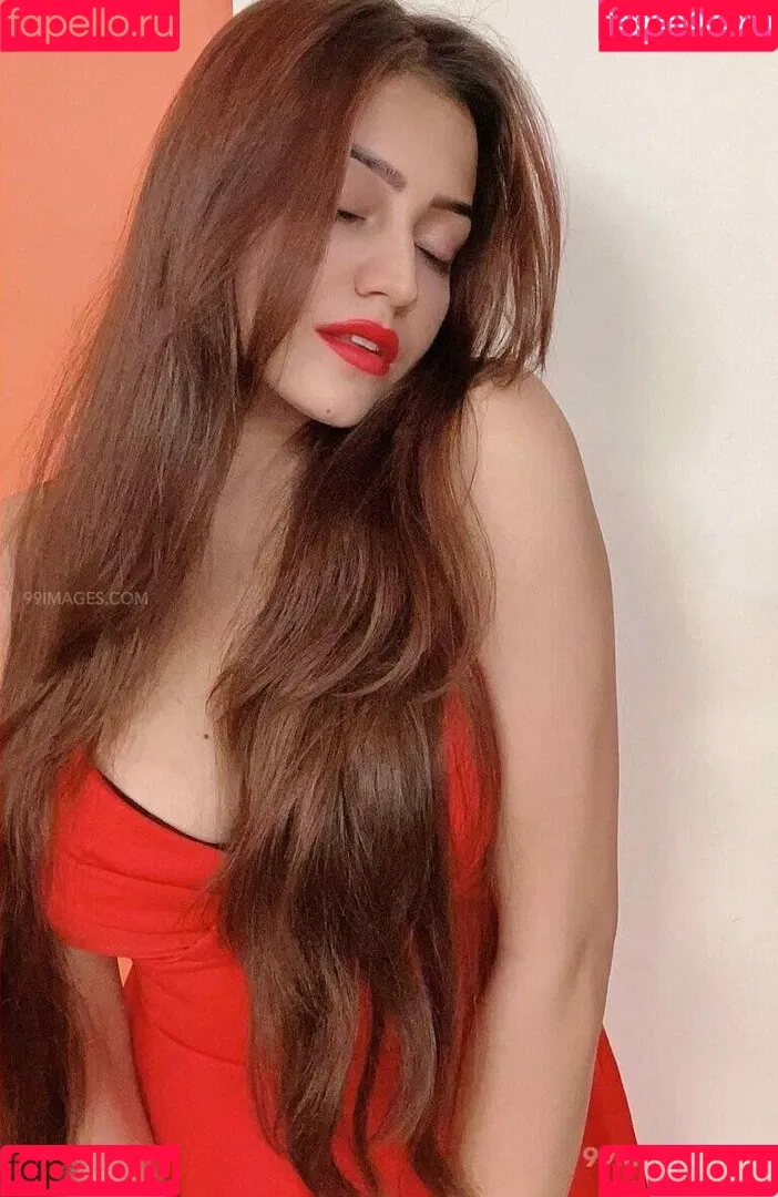 Simran Kaur Hundal Onlyfans Photo Gallery 