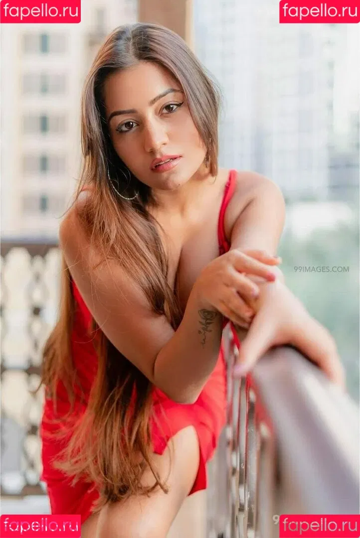 Simran Kaur Hundal Onlyfans Photo Gallery 