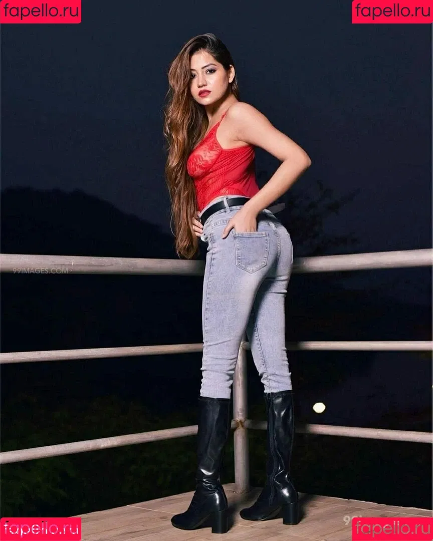 Simran Kaur Hundal Onlyfans Photo Gallery 