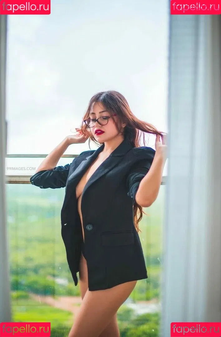 Simran Kaur Hundal Onlyfans Photo Gallery 