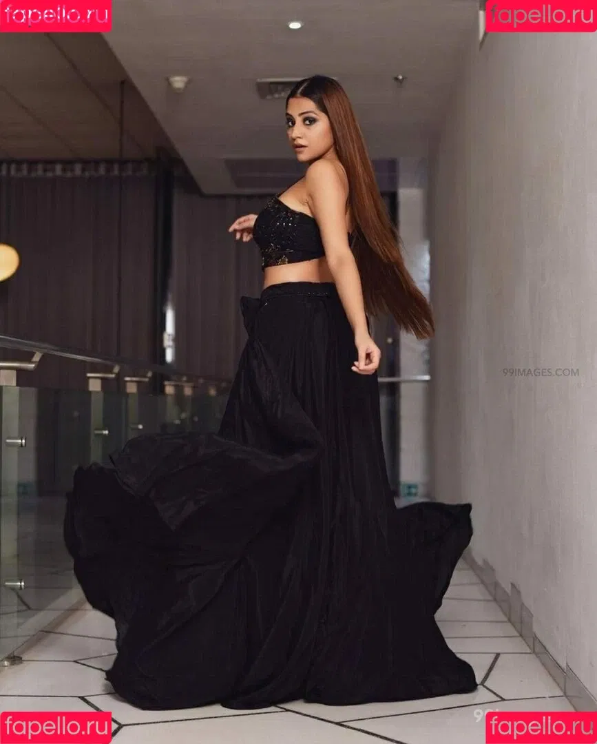 Simran Kaur Hundal Onlyfans Photo Gallery 