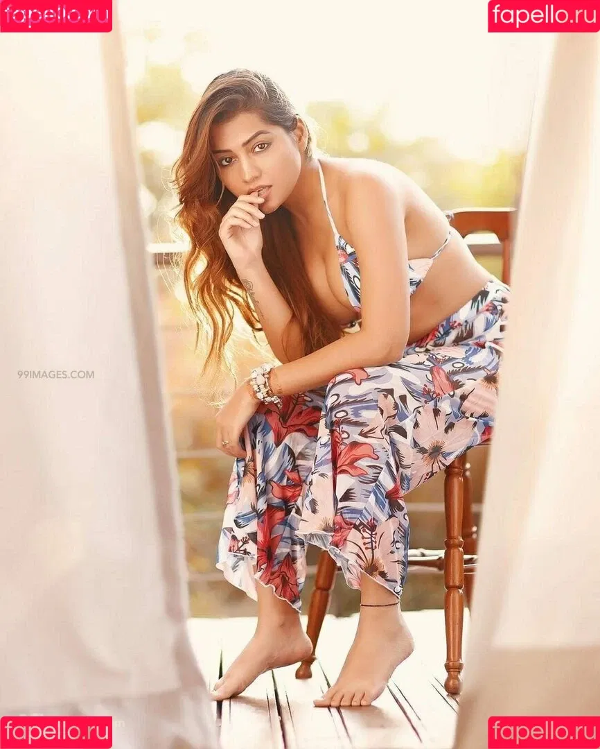 Simran Kaur Hundal Onlyfans Photo Gallery 