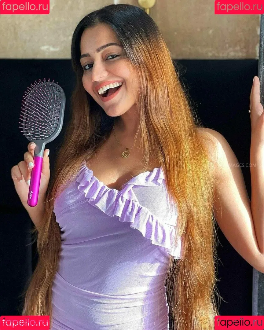 Simran Kaur Hundal Onlyfans Photo Gallery 