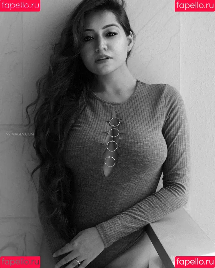 Simran Kaur Hundal Onlyfans Photo Gallery 