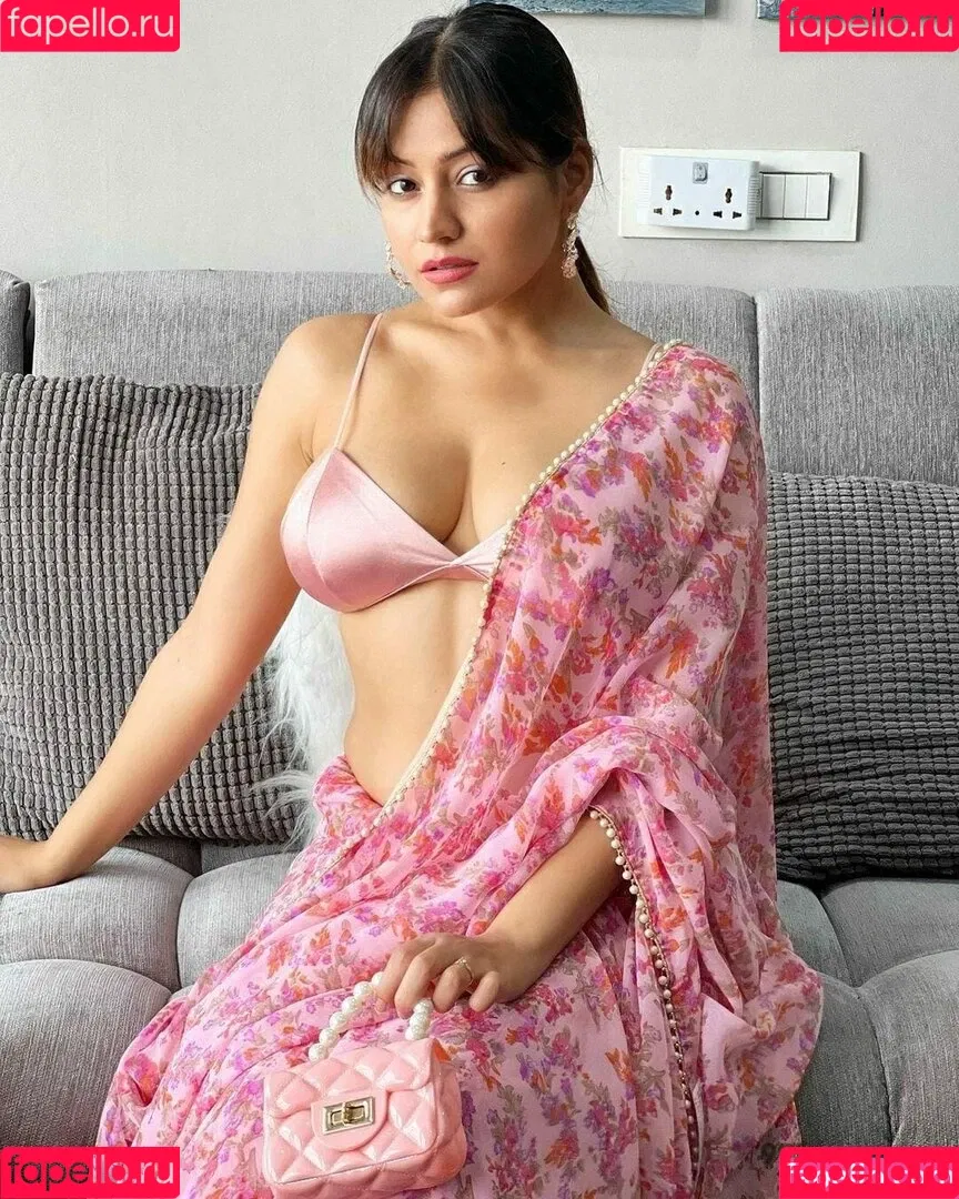 Simran Kaur Hundal Onlyfans Photo Gallery 