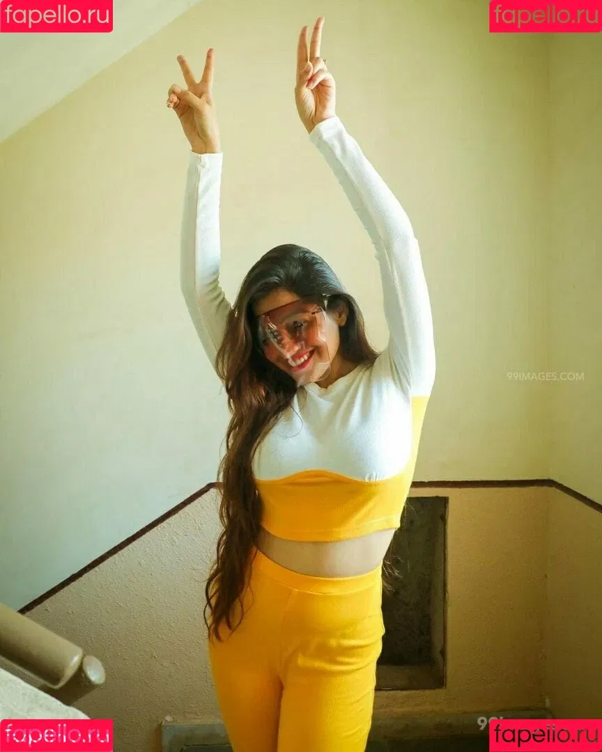 Simran Kaur Hundal Onlyfans Photo Gallery 