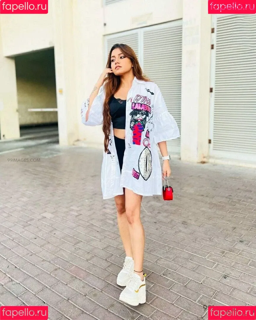 Simran Kaur Hundal Onlyfans Photo Gallery 