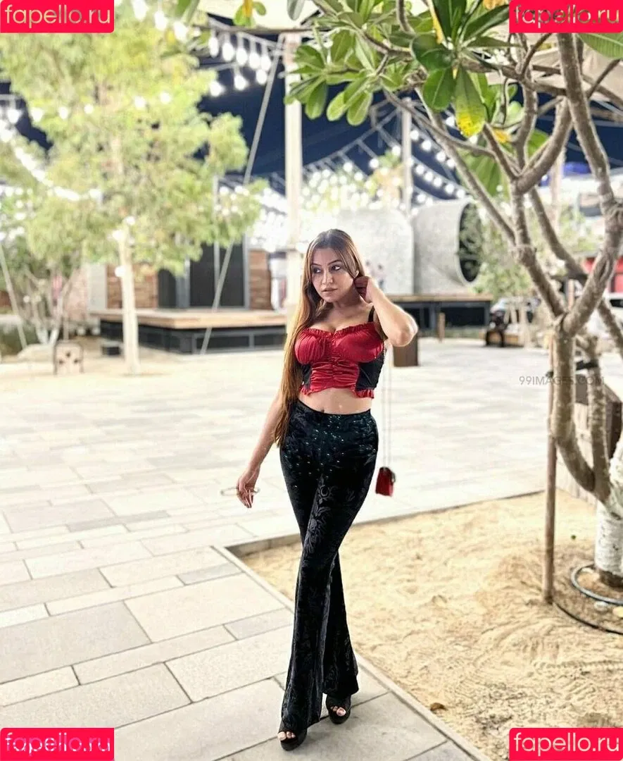 Simran Kaur Hundal Onlyfans Photo Gallery 