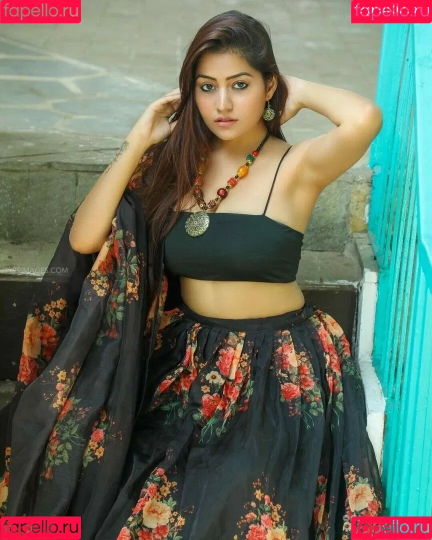 Simran Kaur Hundal Onlyfans Photo Gallery 