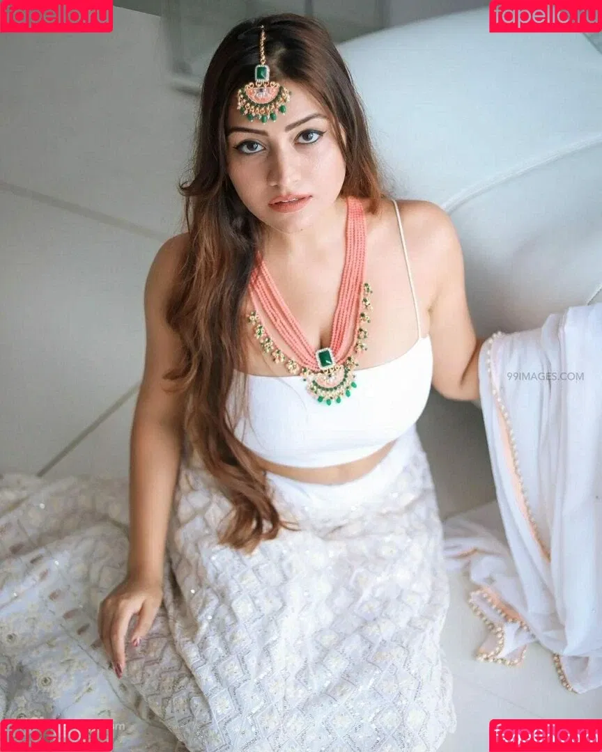 Simran Kaur Hundal Onlyfans Photo Gallery 