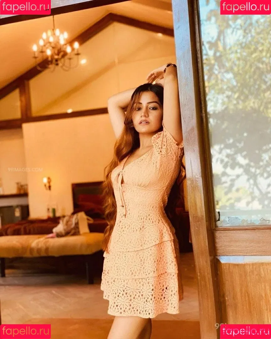 Simran Kaur Hundal Onlyfans Photo Gallery 
