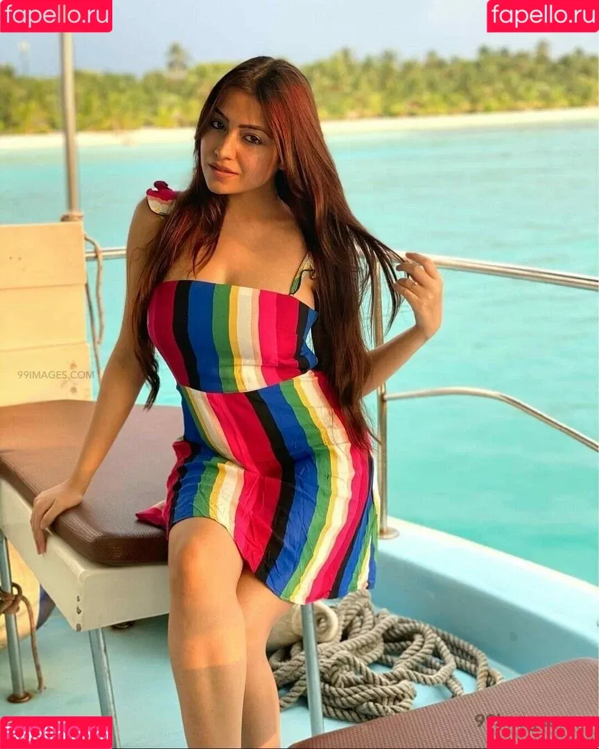 Simran Kaur Hundal Onlyfans Photo Gallery 