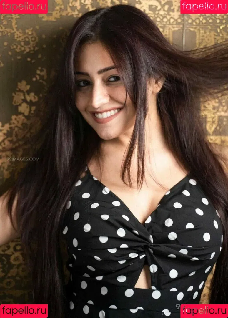 Simran Kaur Hundal Onlyfans Photo Gallery 