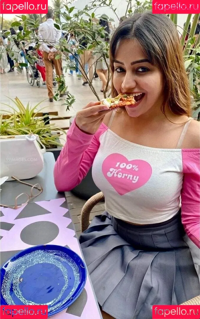 Simran Kaur Hundal Onlyfans Photo Gallery 