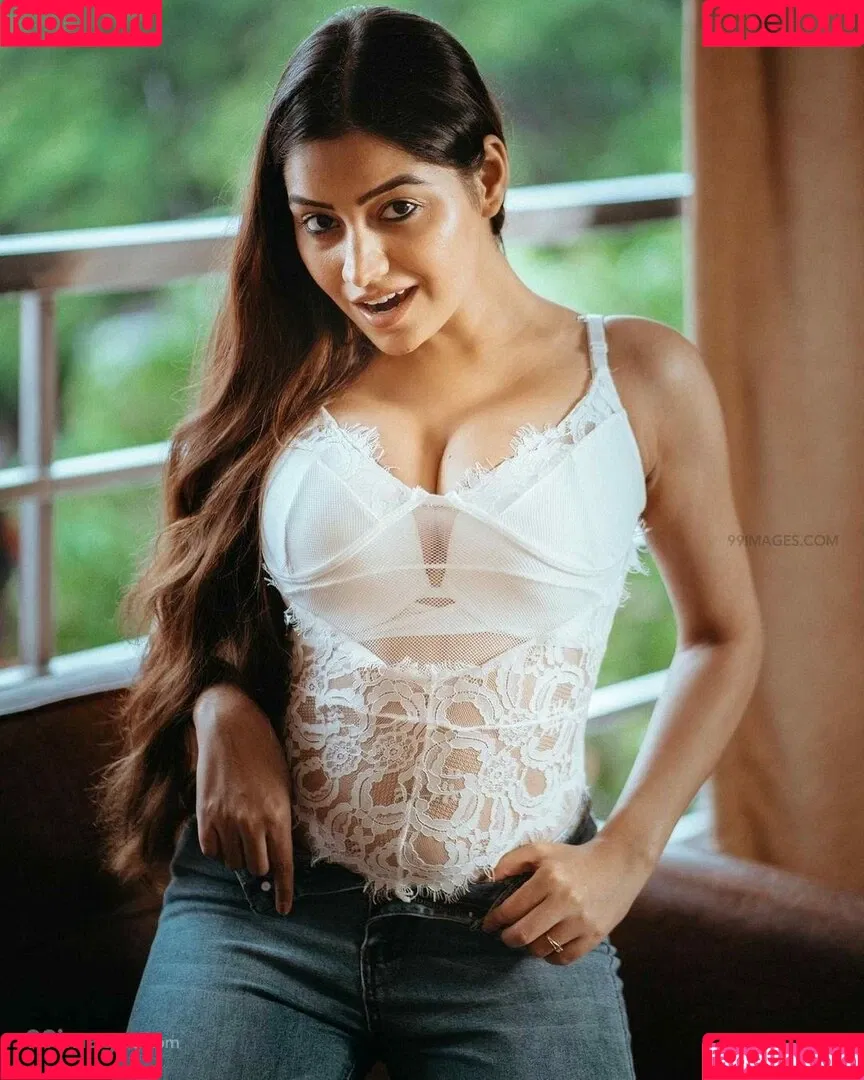 Simran Kaur Hundal Onlyfans Photo Gallery 