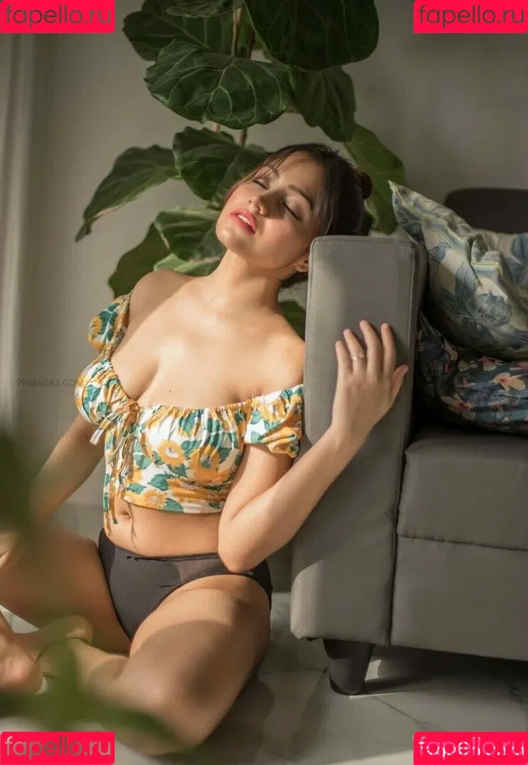 Simran Kaur Hundal Onlyfans Photo Gallery 
