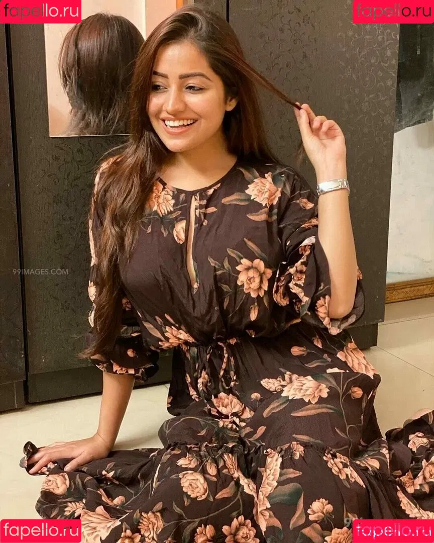 Simran Kaur Hundal Onlyfans Photo Gallery 