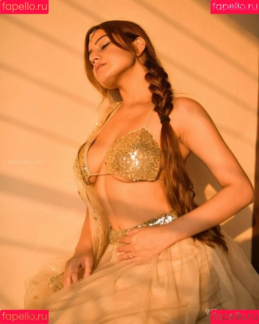Simran Kaur Hundal Onlyfans Photo Gallery 