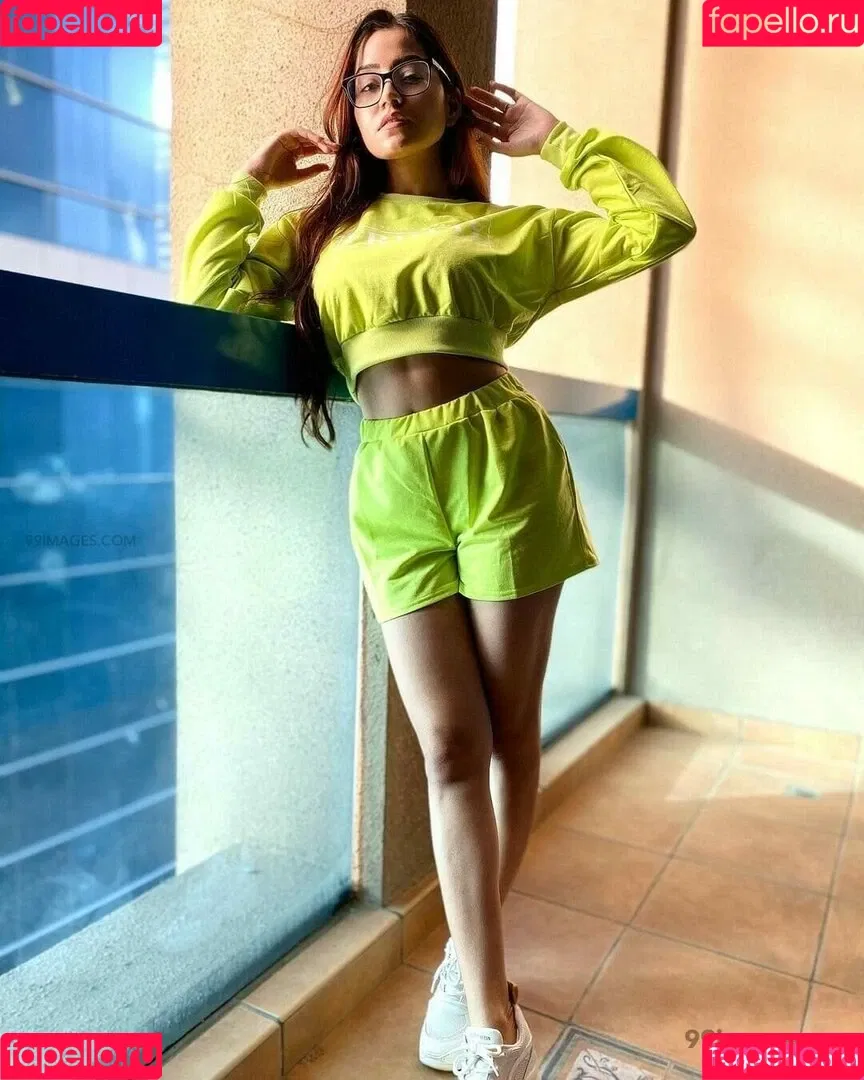 Simran Kaur Hundal Onlyfans Photo Gallery 