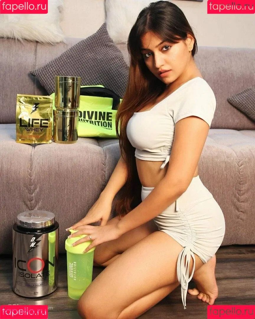 Simran Kaur Hundal Onlyfans Photo Gallery 