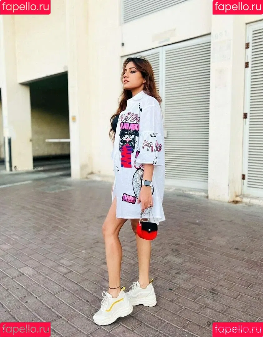 Simran Kaur Hundal Onlyfans Photo Gallery 