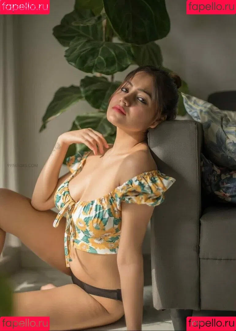 Simran Kaur Hundal Onlyfans Photo Gallery 