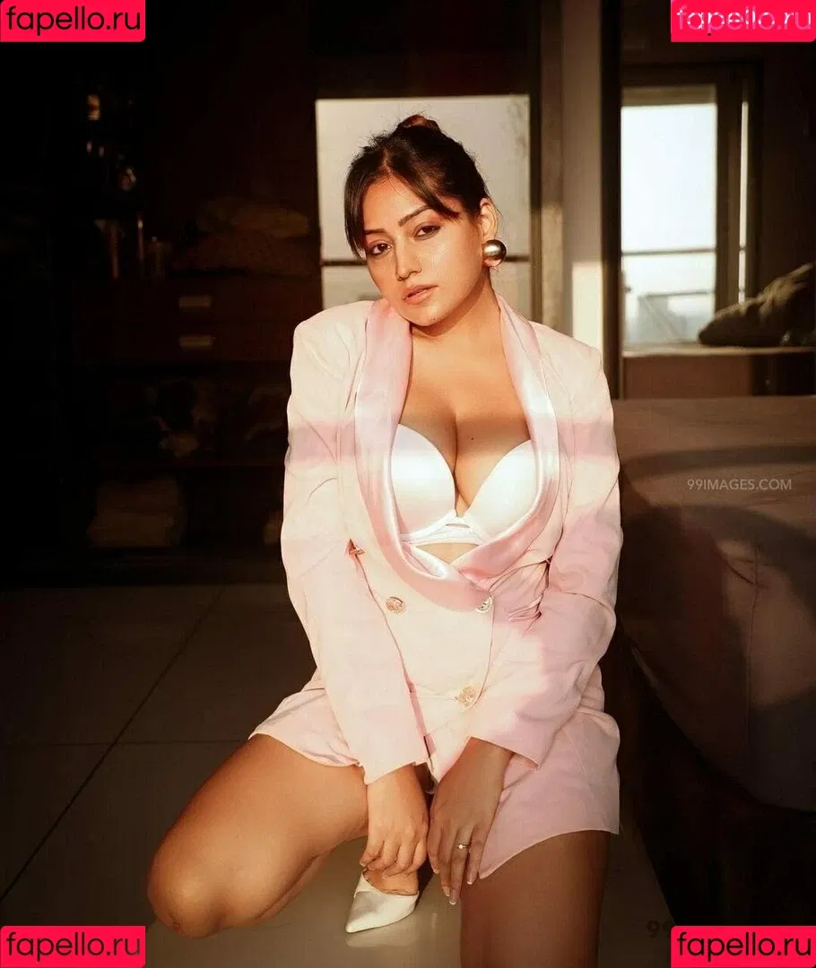 Simran Kaur Hundal Onlyfans Photo Gallery 