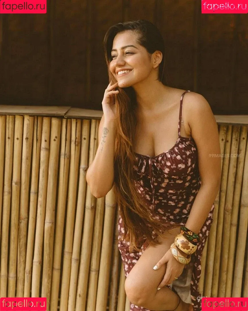 Simran Kaur Hundal Onlyfans Photo Gallery 