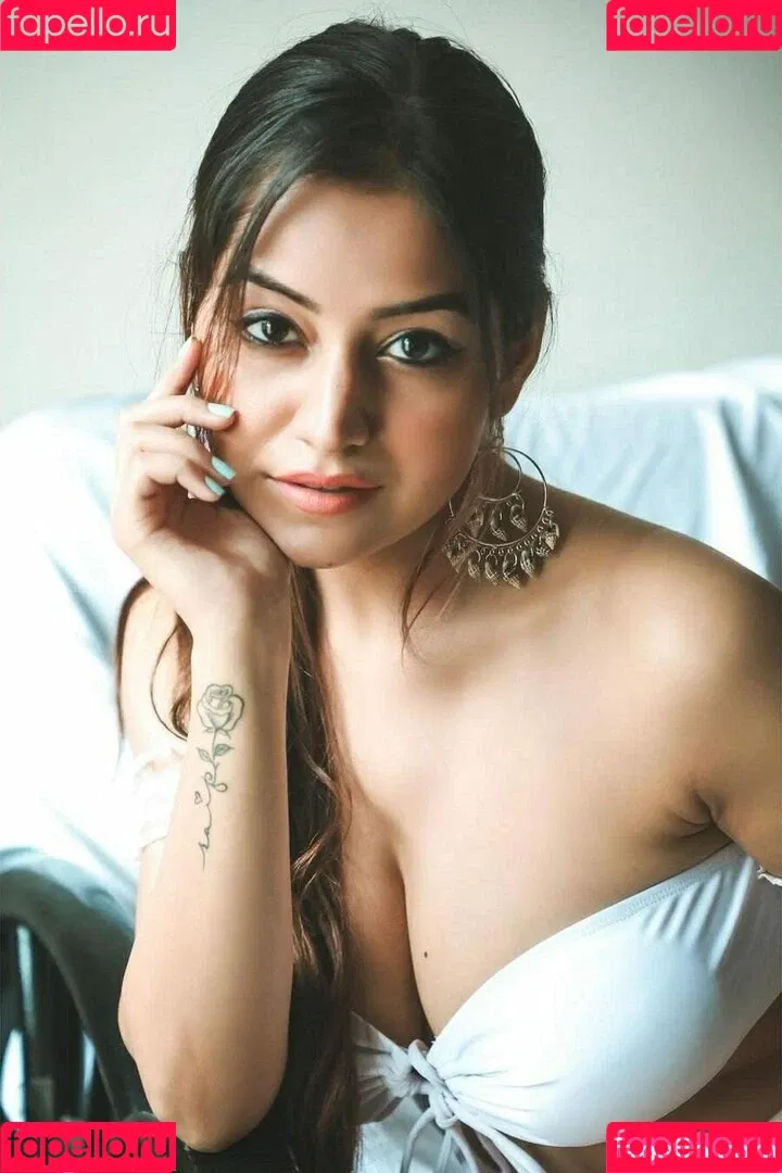 Simran Kaur Hundal Onlyfans Photo Gallery 