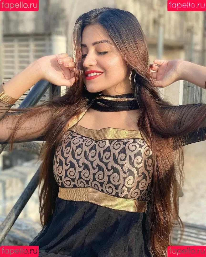 Simran Kaur Hundal Onlyfans Photo Gallery 