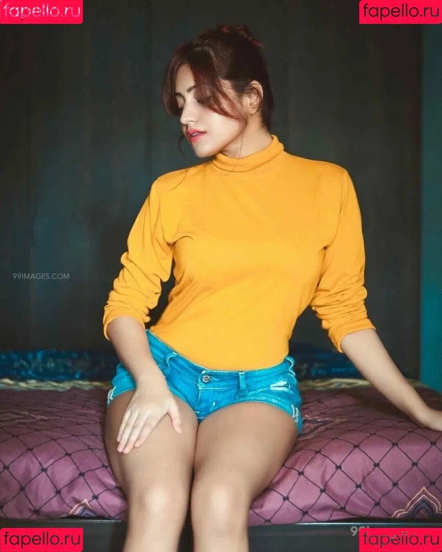 Simran Kaur Hundal Onlyfans Photo Gallery 