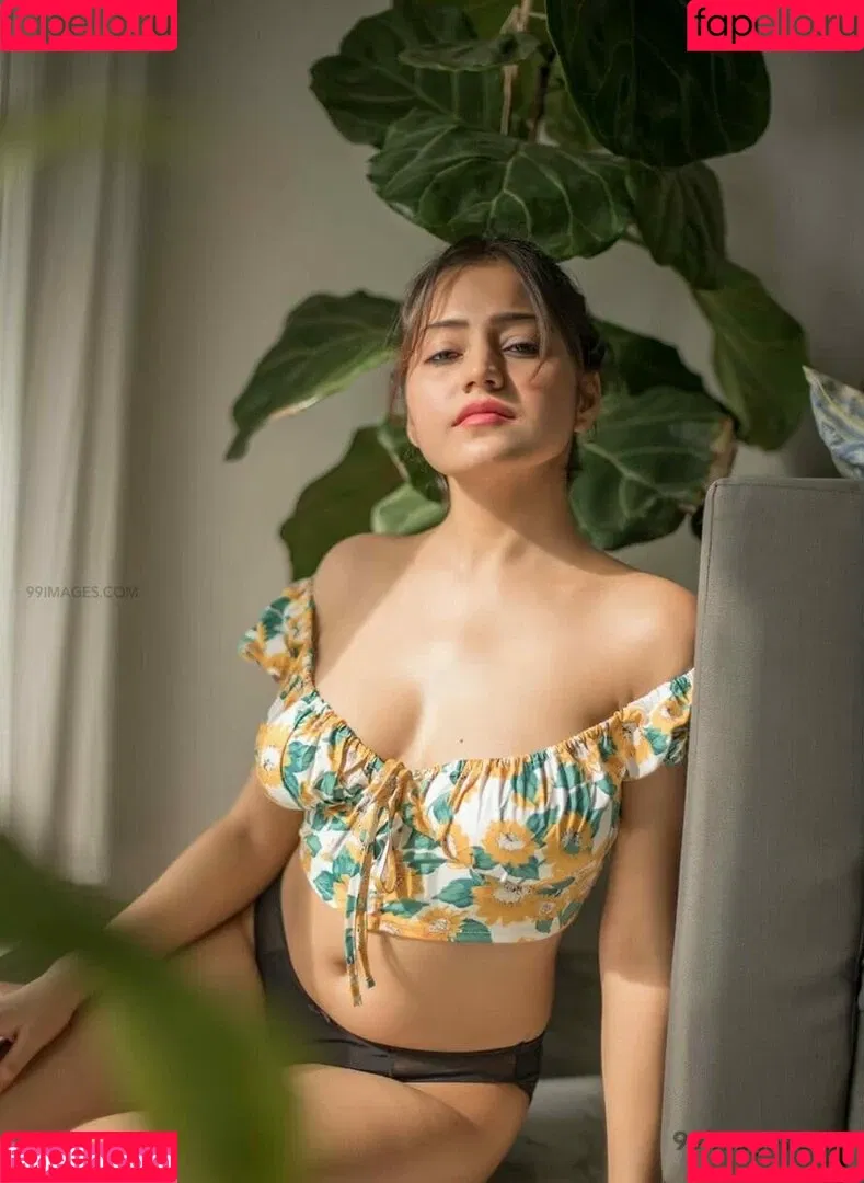 Simran Kaur Hundal Onlyfans Photo Gallery 