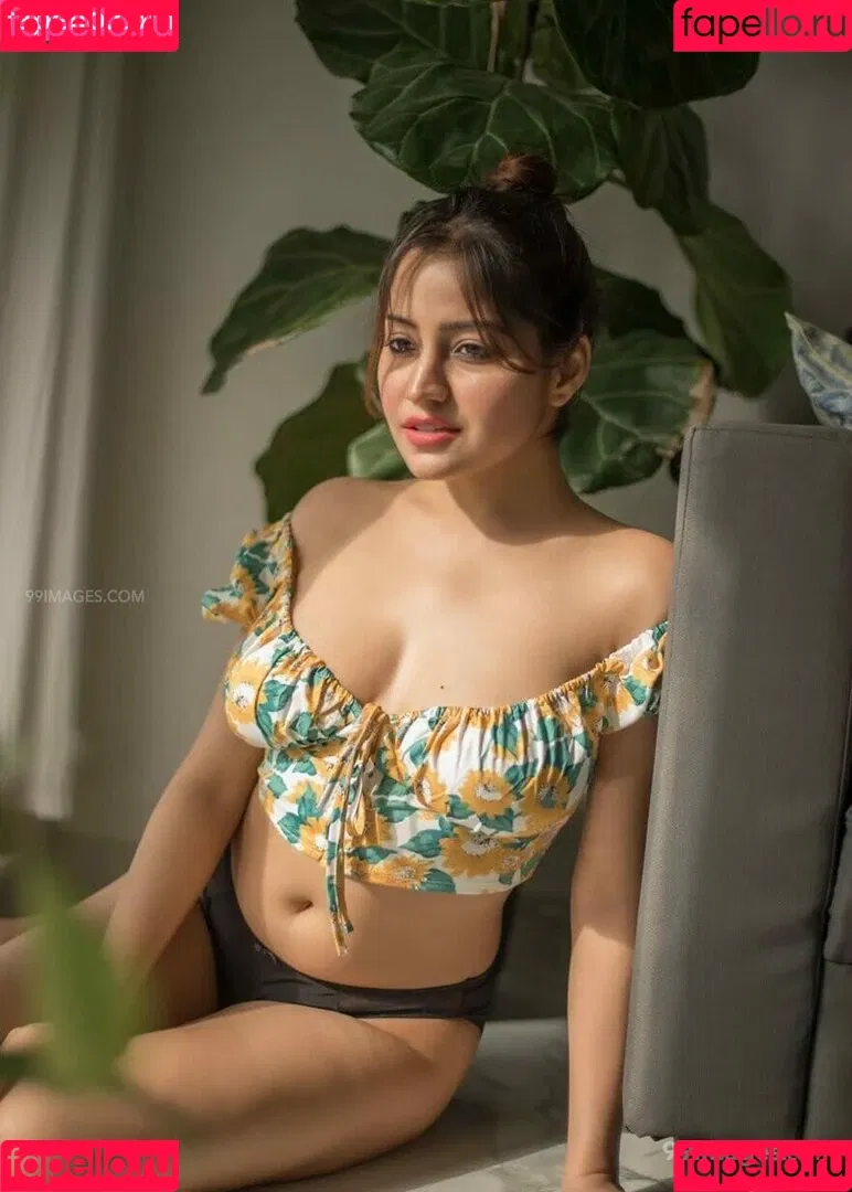Simran Kaur Hundal Onlyfans Photo Gallery 
