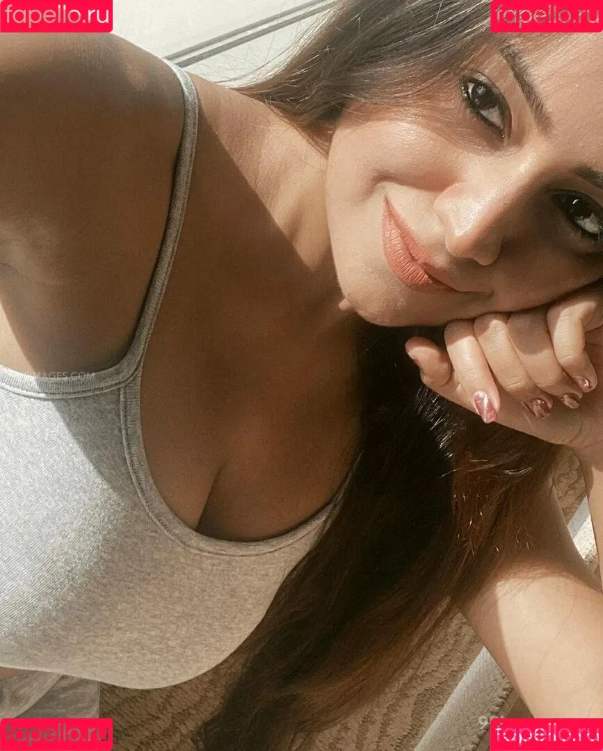 Simran Kaur Hundal Onlyfans Photo Gallery 