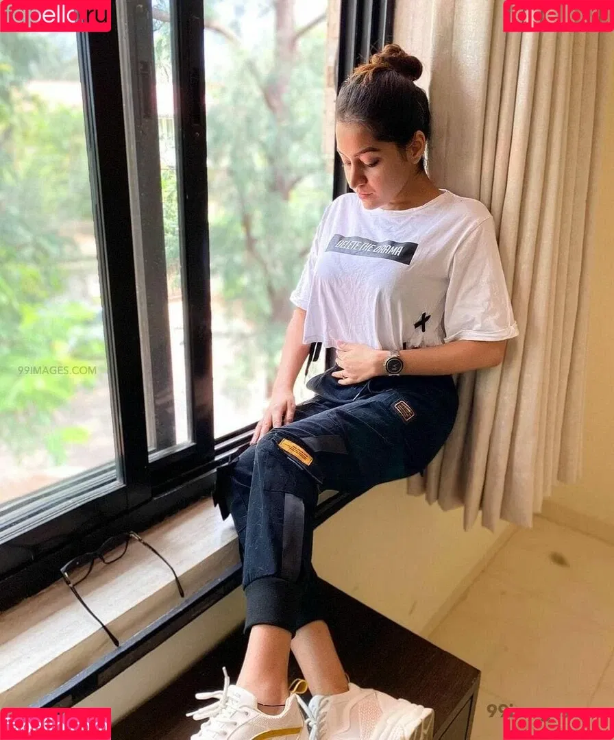 Simran Kaur Hundal Onlyfans Photo Gallery 