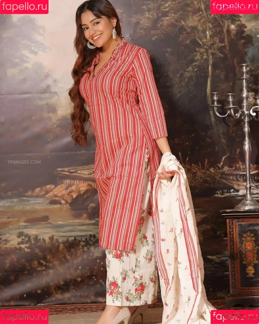 Simran Kaur Hundal Onlyfans Photo Gallery 