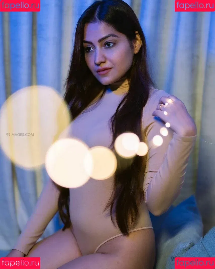 Simran Kaur Hundal Onlyfans Photo Gallery 