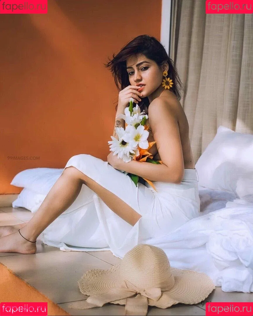 Simran Kaur Hundal Onlyfans Photo Gallery 