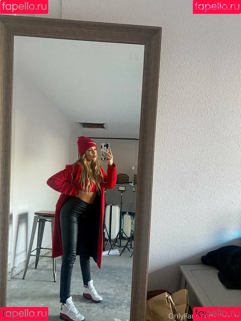 mikahl Onlyfans Photo Gallery 