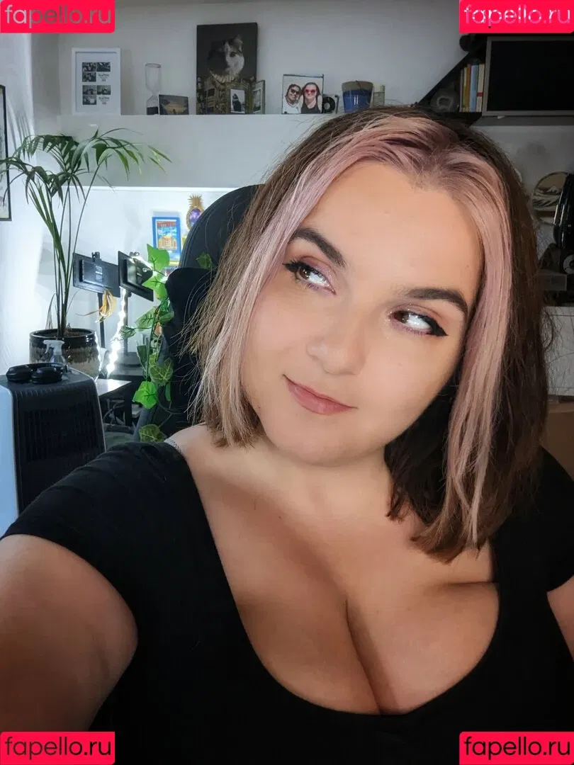 EmStreams Onlyfans Photo Gallery 