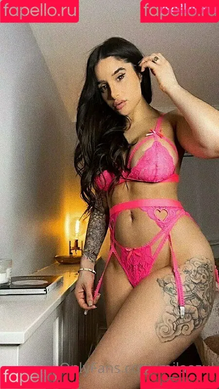 milaazul Onlyfans Photo Gallery 