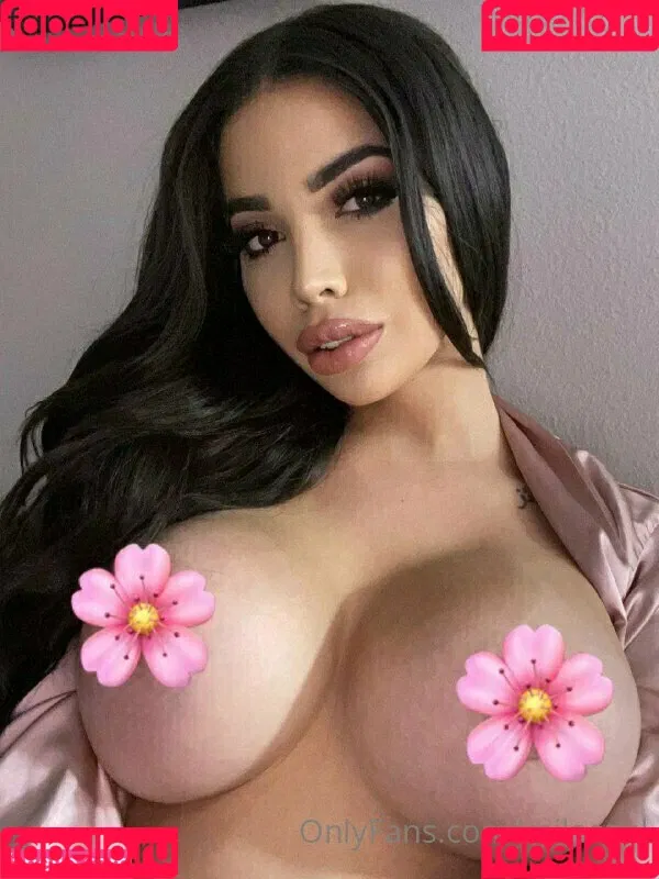 milaazul Onlyfans Photo Gallery 
