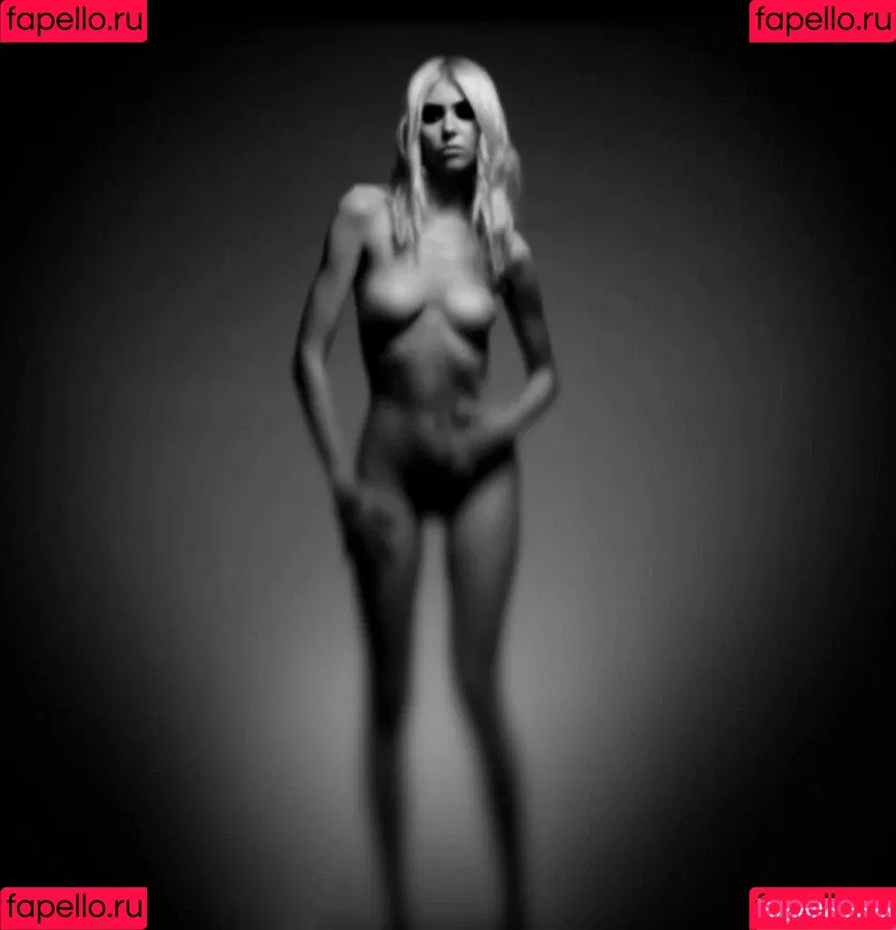 Taylor Momsen Onlyfans Photo Gallery 