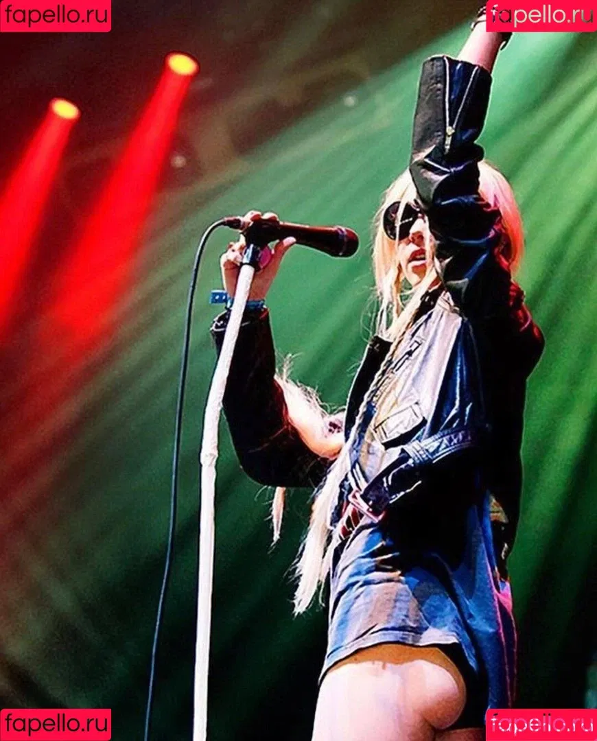 Taylor Momsen Onlyfans Photo Gallery 