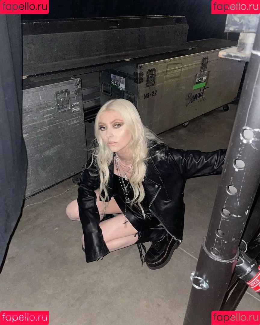 Taylor Momsen Onlyfans Photo Gallery 