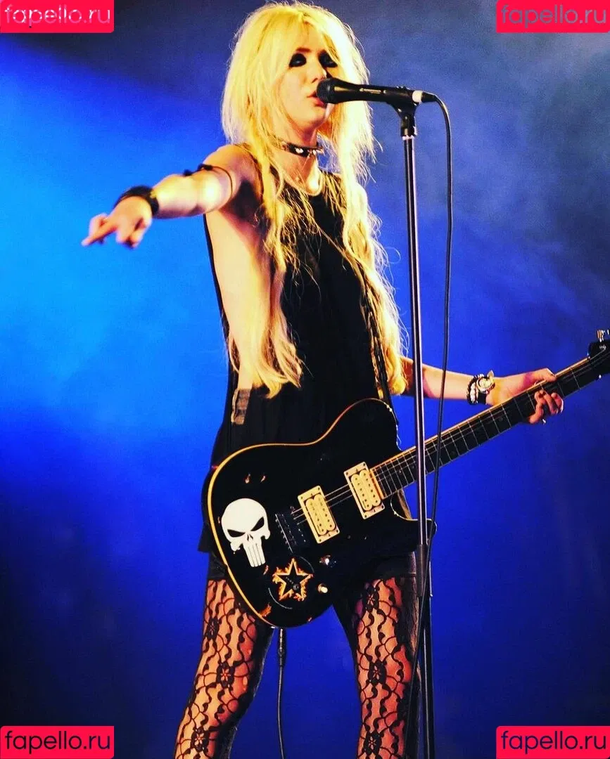 Taylor Momsen Onlyfans Photo Gallery 